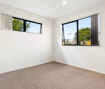 Standalone Living in a Convenient Location - Photo 5