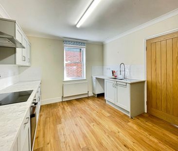 4 bedroom Town House to let - Photo 6