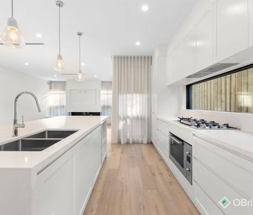 Breathtaking Townhouse in Sought After Beaumaris - Photo 6