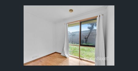 Family Living in Prime Keysborough Location - Photo 4