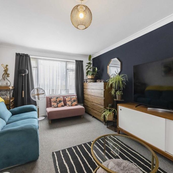 2 bedroom ground floor flat to rent - Photo 1