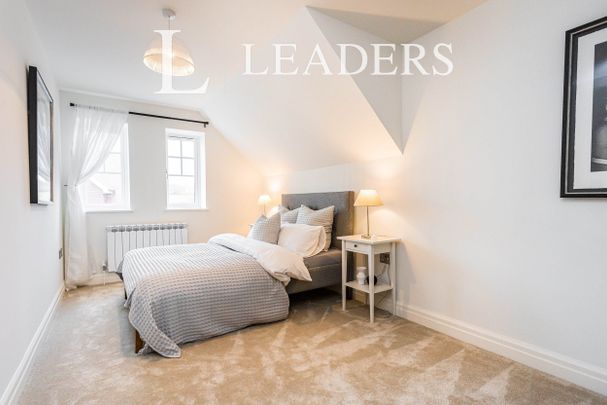 4 bedroom semi-detached to rent Acorn Gardens, Bell Lane - Photo 1