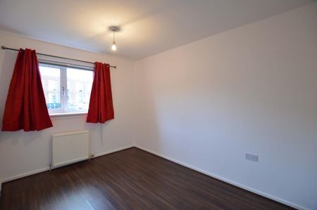 2 bedroom ground floor flat to rent - Photo 3
