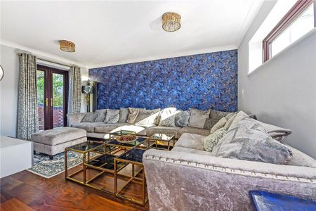 4 bedroom detached house to rent - Photo 3