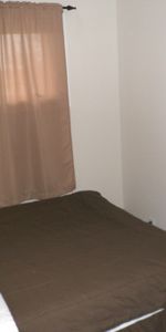 3 BR – Newly rennovated Townhouse by Arthur St. - Photo 3