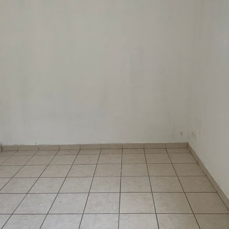 Appartement T2 situé dans une cour sécurisée - Photo 4