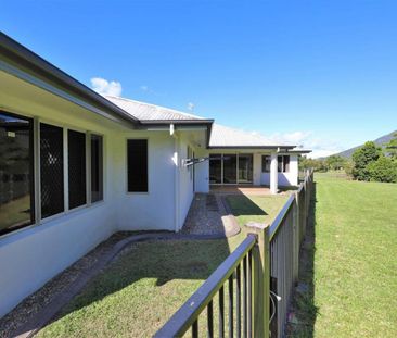 Something Special - Top Quality Modern Home - Fully Fenced - Photo 6