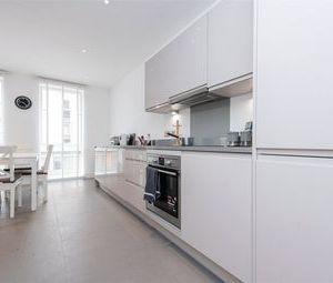 3 Bedrooms Flat to rent in Canon House, 10-11 Bruckner Street, London W10 | £ 550 - Photo 1