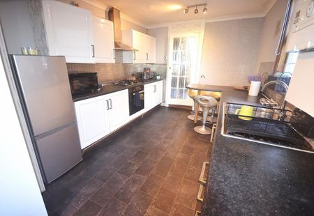 3 bedroom terraced house to rent - Photo 2