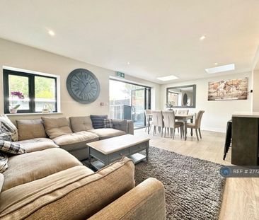 1 bedroom in a house share to rent - Photo 1