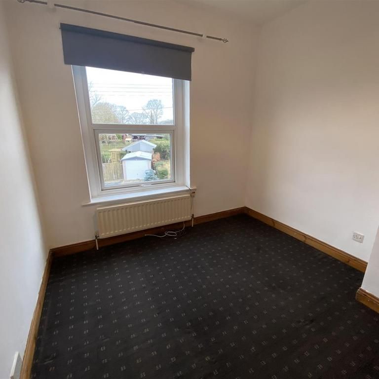 2 bedroom end of terrace house to rent - Photo 1