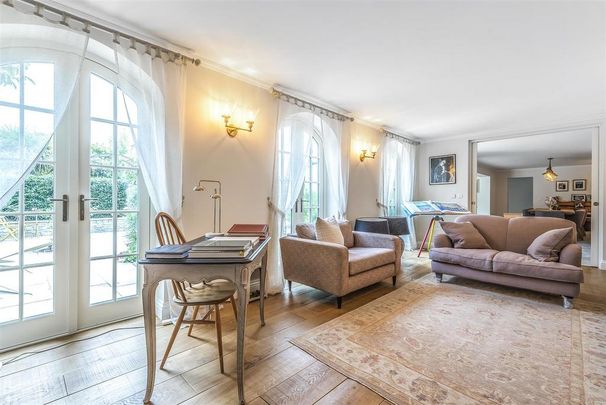 5 bedroom end of terrace house to rent - Photo 1