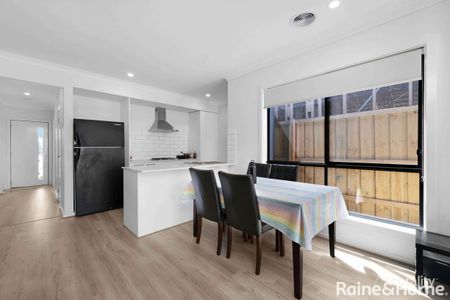 Modern 3 Bedroom Home - Photo 5