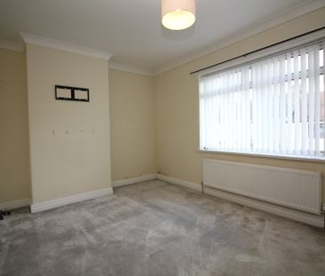 3 Bedroom Mid Terraced House - Photo 3