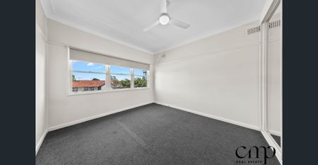 AVAILABLE NOW ! 3 bedroom family home - Photo 4