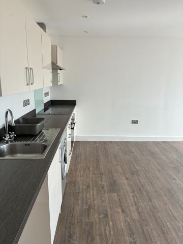1 Bed Flat, Queens House, CV1 - Photo 2