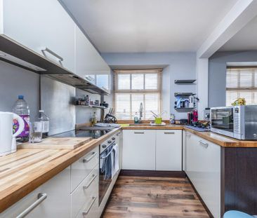 2 bedroom flat to rent - Photo 4