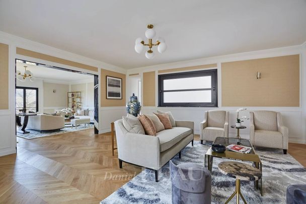 Location appartement, Paris 7ème (75007), 7 pièces, 261.82 m², ref 86384130 - Photo 1