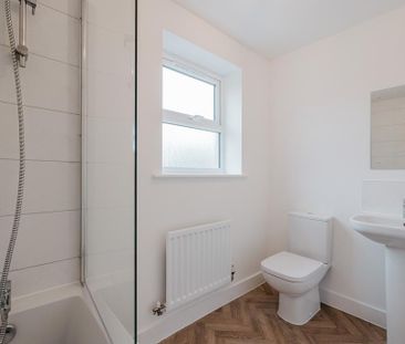 3 bedroom semi-detached house to rent - Photo 5