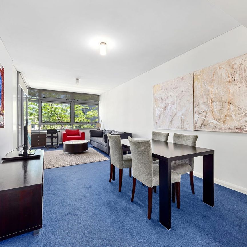 Fully furnished Harborside living with bright Interiors & prime location - Photo 1