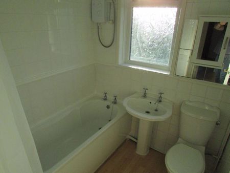 2 bedroom terraced house to rent - Photo 3