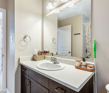 For Lease - 276 Harthill Way, Barrhaven, Ontario - Photo 2