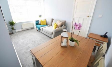 2 Bed - 10 Monk Bridge Avenue, Leeds - LS6 4HR - Professional - Photo 2