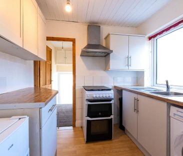 3 bedroom flat to rent - Photo 2