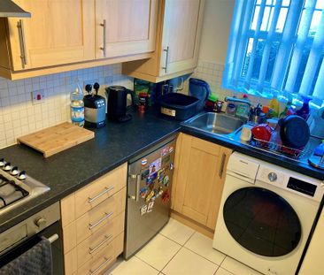 3 bedroom semi-detached house to rent - Photo 4