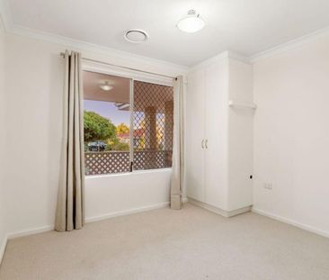 Freshly Updated Family Living in the Heart of Ellenbrook - Photo 3