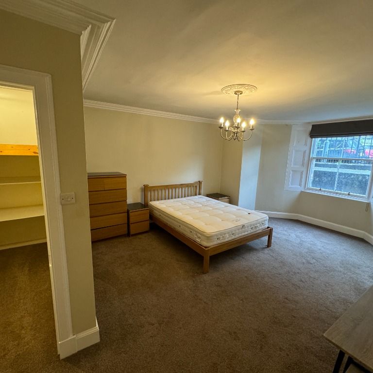 Merchiston Avenue, Merchiston, Edinburgh, EH10 4NU - - Photo 1