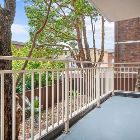 Newly Renovated Two-Bedroom Apartment in Prime Location - Photo 4