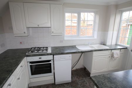 Haselworth Drive, Alverstoke, Gosport, Hampshire, PO12 - Photo 4