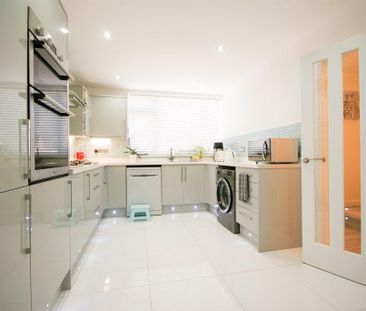 2 bedroom end of terrace house to rent - Photo 1