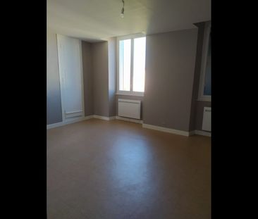 Location Appartement Studio 31 m² Bélâbre - Photo 2