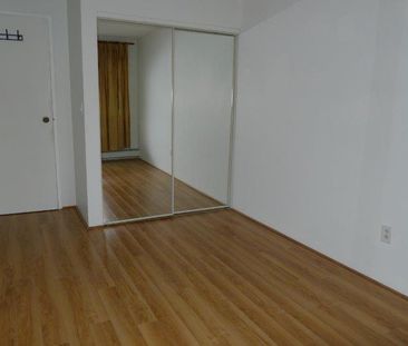 #110 – 240 Mahon Avenue, North Vancouver, Bc V7m 3h4 - Photo 3