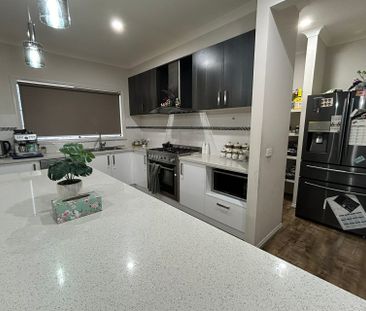 Spacious and Modern Family Home in Clyde North - Photo 2