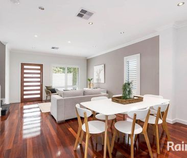 Charming Townhouse in Prime Location - Photo 1