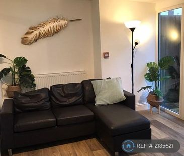 1 bedroom in a house share to rent - Photo 1