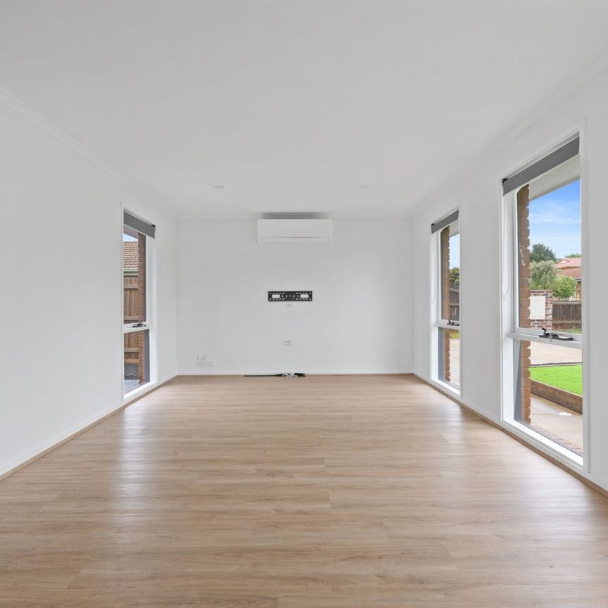 3 BEDROOM RENOVATED HOME - Photo 1