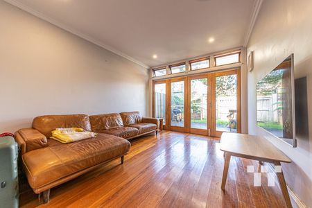 Charming Renovated Victorian Terrace - Photo 3