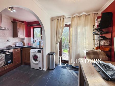 2 bedroom semi-detached house to rent - Photo 3