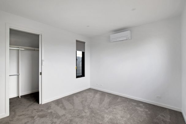 2/30 Spratling Street, Reservoir VIC 3073 - Photo 1