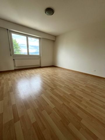 Schöne 3 Zimmer Wohnung in Bahnhofsnähe, mit moderner Küche und Balkon - Photo 2