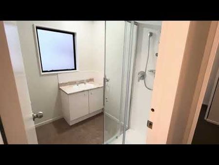 Newly Renovated 3 bedroom + Garage close to town - Photo 3