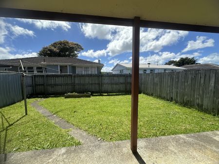 Cozy 3-Bedroom Family Home - Photo 3