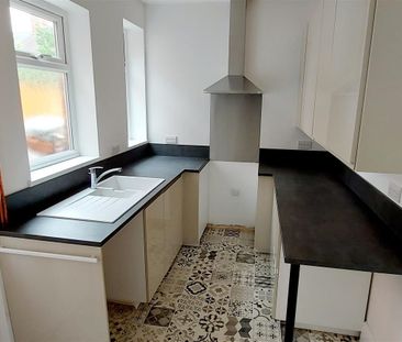 2 bedroom Semi-detached house to rent - Photo 6