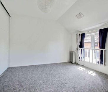 Cobb Close, Datchet, SL3 - Photo 2