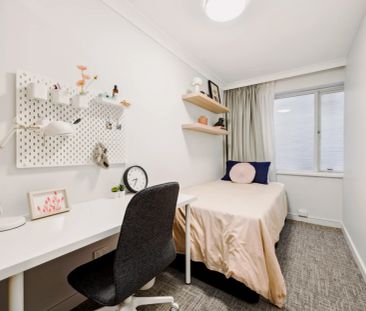 Private Twin 01 - Photo 3