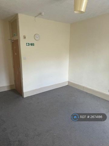 3 bedroom flat to rent - Photo 5
